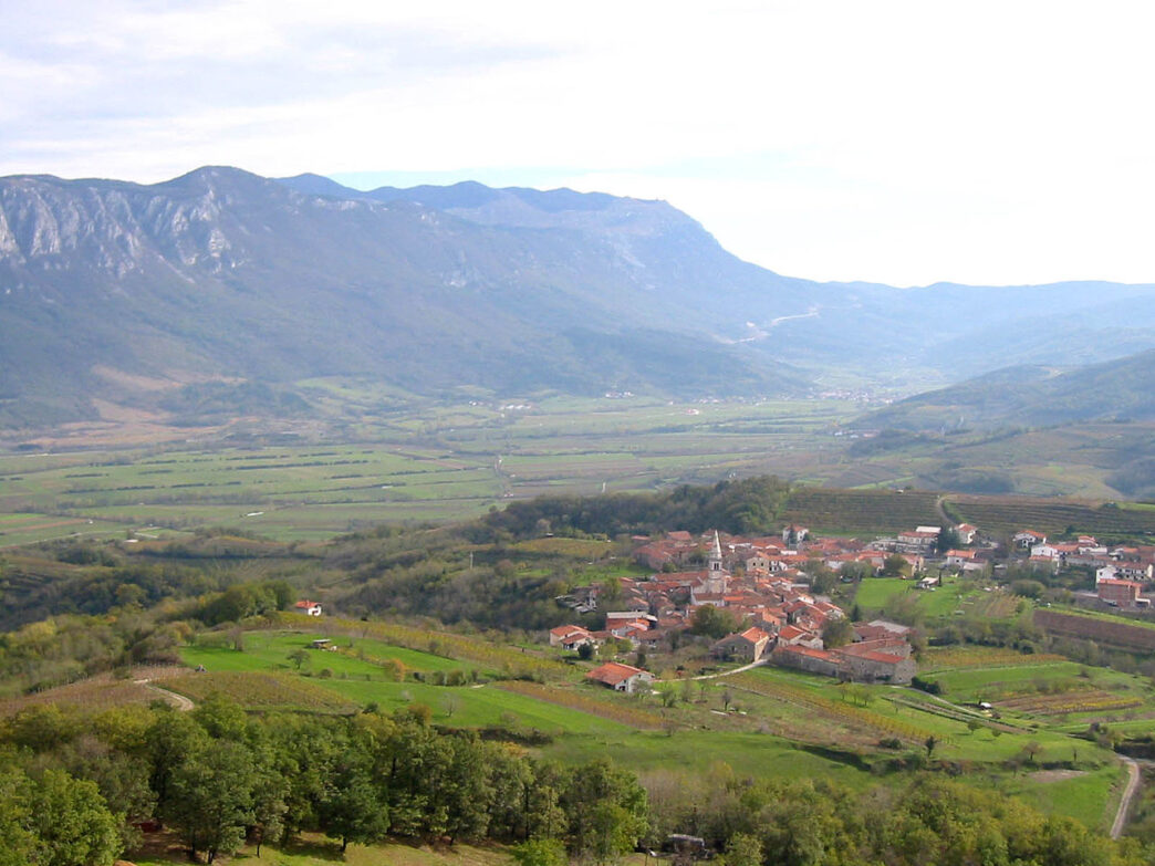 Vipavski hribi in vas Goce