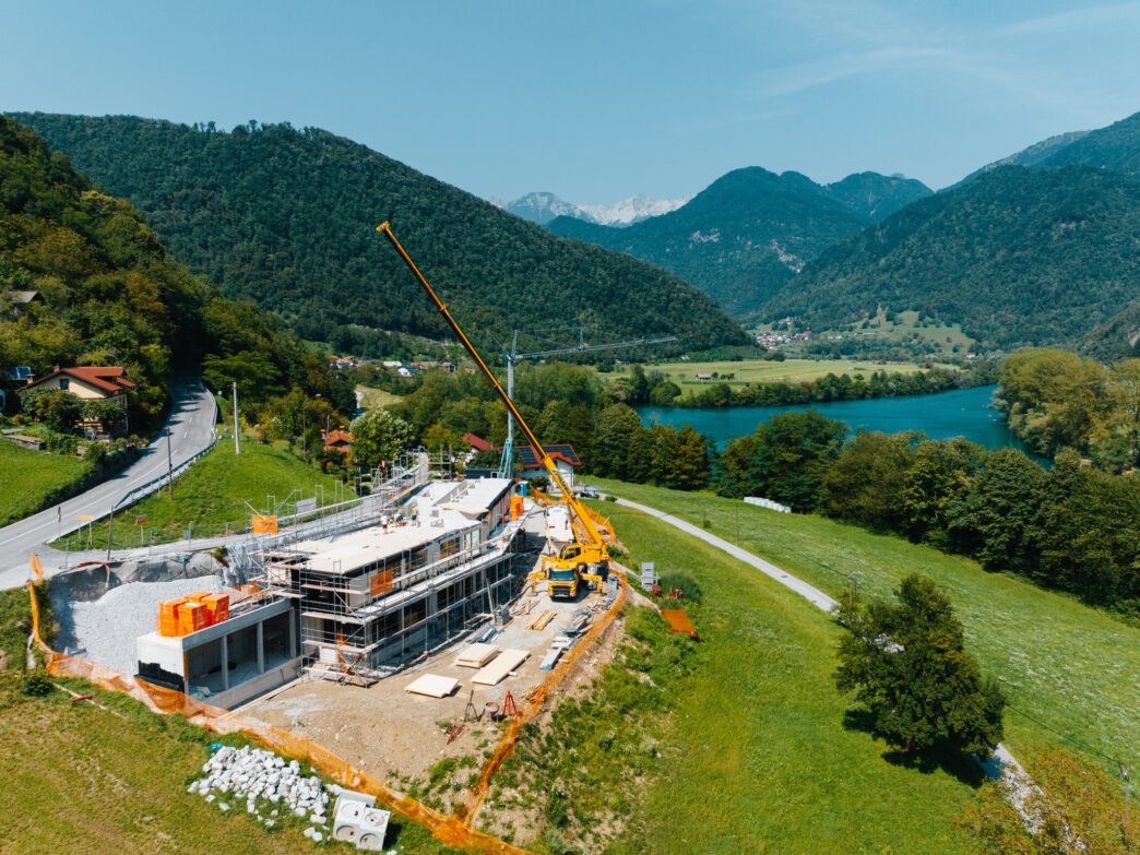 Buticni hotel Most na Soci gradnja