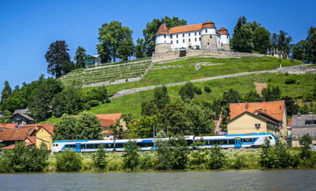 vlak pod gradom