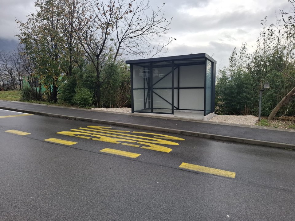 Avtobusnapostaja Lokavec