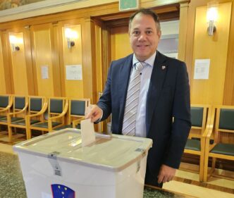 Matej Arcon referendum vir FB izrez zaslona e1763734649538