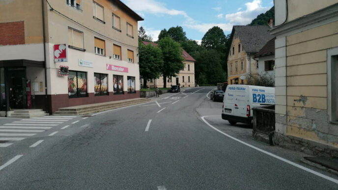 Cesta skozi sredisce Spodnje Idrije vir Obcina Idrija